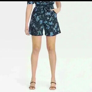 Who What Wear NWOT Navy Floral Paper bag High waisted Shorts Size 8